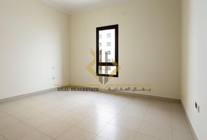 981734 - Property Image 2