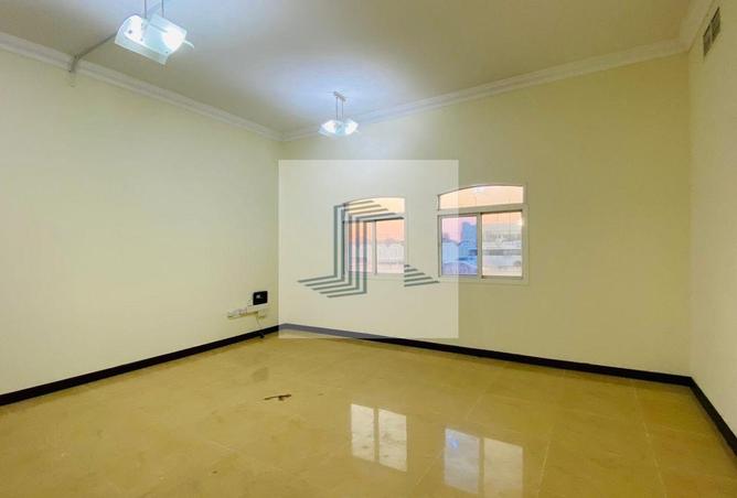 909141 - Property Image 3