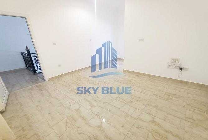 908413 - Property Image 2