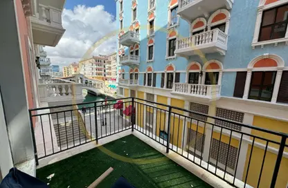 Apartment - 2 Bedrooms - 3 Bathrooms for rent in Carnaval - Qanat Quartier - The Pearl Island - Doha