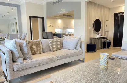 Living Room image for: Apartment - 3 Bedrooms - 4 Bathrooms for rent in Qanat Quartier - The Pearl Island - Doha, Image 1