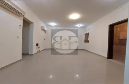 Apartment - Studio - 1 Bathroom for rent in Umm Ghwailina Comm - Umm Ghuwalina - Umm Ghuwailina - Doha