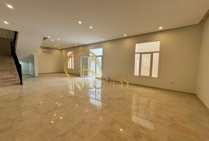 991912 - Property Image 2