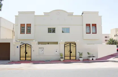 فيلا - 4 غرف نوم - 5 حمامات للايجار في فلل عين خالد - عين خالد - الدوحة