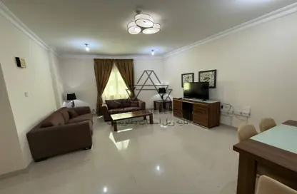 Apartment - 2 Bedrooms - 2 Bathrooms for rent in Umm Ghuwalina - Umm Ghuwailina - Doha