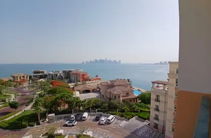 شقة - 2 غرف نوم - 3 حمامات للايجار في طريق بورتو الشرقي - بورتو أرابيا - جزيرة اللؤلؤة - الدوحة