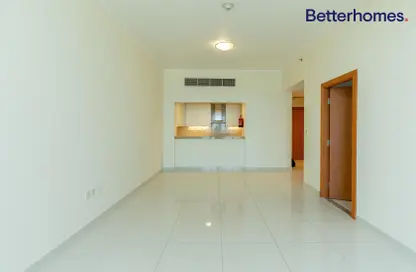 Empty Room image for: Apartment - 2 Bedrooms - 3 Bathrooms for rent in Tower 29 - Viva Bahriyah - The Pearl Island - Doha, Image 1