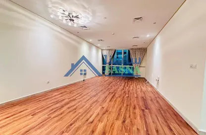 Apartment - 2 Bedrooms - 4 Bathrooms for rent in Zig Zag Tower A - Zig Zag Towers - West Bay - Doha