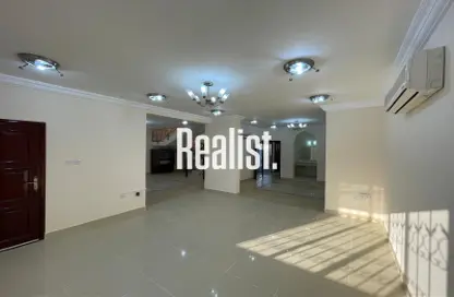 Compound - 4 Bedrooms - 4 Bathrooms for rent in Street 870 - Al Duhail South - Al Duhail - Doha