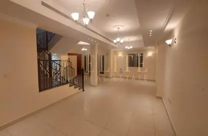 مجمع سكني - 3 غرف نوم - 4 حمامات للايجار في شارع الهناء - الغرافة - الدوحة