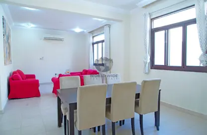 Living / Dining Room image for: Compound - 5 Bedrooms - 7 Bathrooms for rent in Bu Hamour Street - Abu Hamour - Doha, Image 1