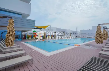 Compound - 5 Bedrooms - 6 Bathrooms for rent in Les Roses 3 - Les Roses Compound - Doha