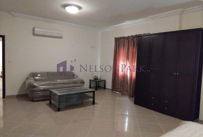 930908 - Property Image 2