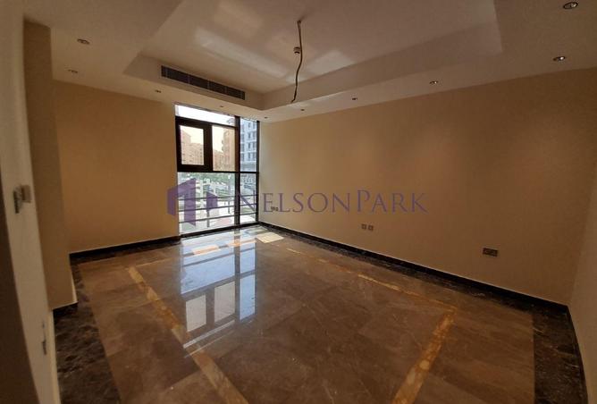 932722 - Property Image 2