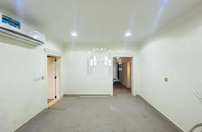 Villa - 2 Bedrooms - 1 Bathroom for rent in Al Maamoura - Al Maamoura - Doha