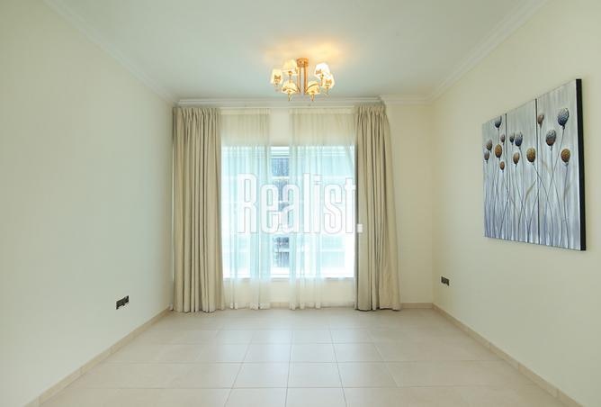 985643 - Property Image 2