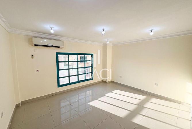 957404 - Property Image 3