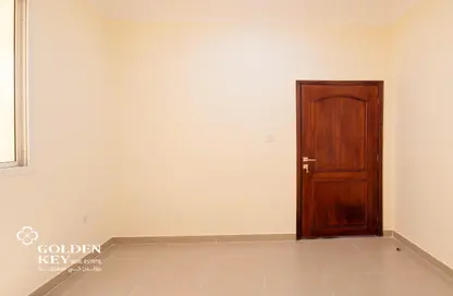 Apartment - 2 Bedrooms - 2 Bathrooms for rent in Omar Bin Abdul Aziz Street - Madinat Khalifa - Doha
