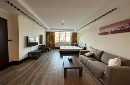 Living Room image for: Apartment - 1 Bathroom for rent in Viva West - Viva Bahriyah - The Pearl Island - Doha, Image 1