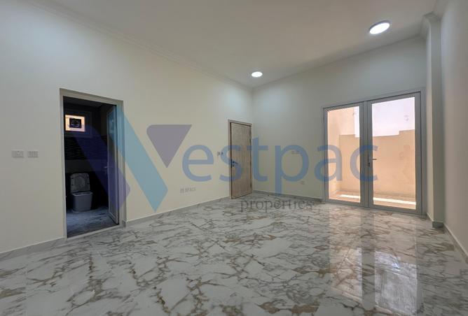 881917 - Property Image 2