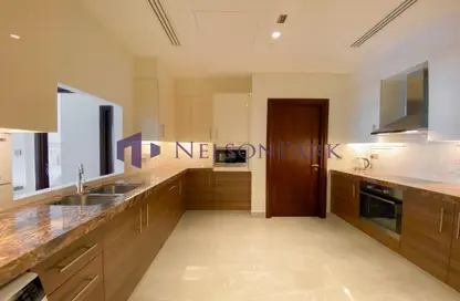 Townhouse - 2 Bedrooms - 3 Bathrooms for rent in Marina Gate - Porto Arabia - The Pearl Island - Doha