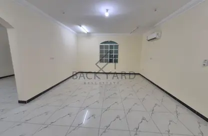 فيلا - 5 غرف نوم - 4 حمامات للايجار في فلل عين خالد - عين خالد - الدوحة