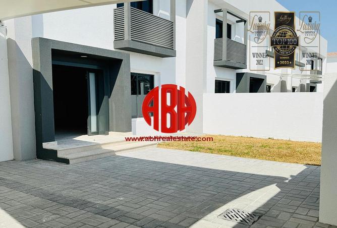 مجمع سكني - 3 غرف نوم - 4 حمامات للايجار في شارع المطار القديم - طريق المطار القديم - الدوحة