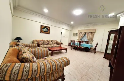 صورة لـ غرفة المعيشة / غرفة الطعام شقة - 2 غرف نوم - 3 حمامات للايجار في أم غويلينا - الدوحة ، صورة رقم 1