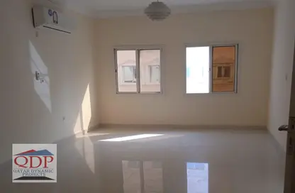 Empty Room image for: Apartment - 1 Bedroom - 1 Bathroom for rent in Izghawa - Izghawa - Doha, Image 1