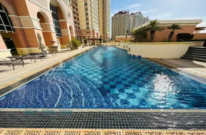 صورة لـ حوض سباحة شقة - 2 غرف نوم - 3 حمامات للايجار في فيفا غرب - فيفا بحرية - جزيرة اللؤلؤة - الدوحة ، صورة رقم 1