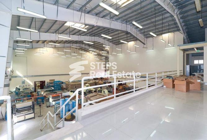 Warehouse - Studio - 4 Bathrooms for rent in Industrial Area 4 - Industrial Area - Industrial Area - Doha