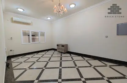 Apartment - 2 Bedrooms - 2 Bathrooms for rent in Muntazah 10 - Al Muntazah - Doha
