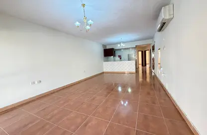 شقة - 2 غرف نوم - 1 حمام للايجار في شارع المطار القديم - طريق المطار القديم - الدوحة