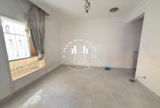 992560 - Property Image 2