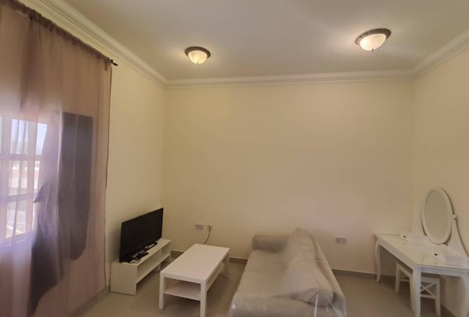 956745 - Property Image 2
