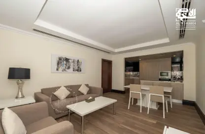 صورة لـ غرفة المعيشة / غرفة الطعام شقة - غرفة نوم - 2 حمامات للايجار في برج 19 - فيفا بحرية - جزيرة اللؤلؤة - الدوحة ، صورة رقم 1