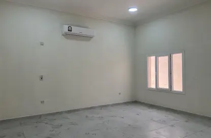 Apartment - 1 Bedroom - 1 Bathroom for rent in Umm Al Seneem Street - Ain Khaled - Doha