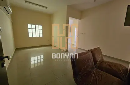 Apartment - 2 Bedrooms - 1 Bathroom for rent in Umm Ghuwailina 4 - Umm Ghuwailina - Doha