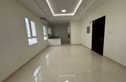 Apartment - 2 Bedrooms - 2 Bathrooms for rent in Al Mansoura - Al Mansoura - Doha