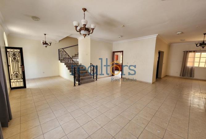 932093 - Property Image 2