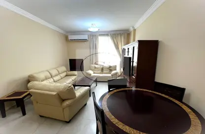 Living / Dining Room image for: Apartment - 1 Bedroom - 2 Bathrooms for rent in Fereej Bin Mahmoud South - Fereej Bin Mahmoud - Doha, Image 1