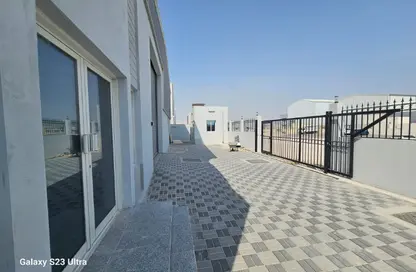 Warehouse - Studio - 4 Bathrooms for rent in East Industrial Street - Birkat Al Awamer - Al Wakra