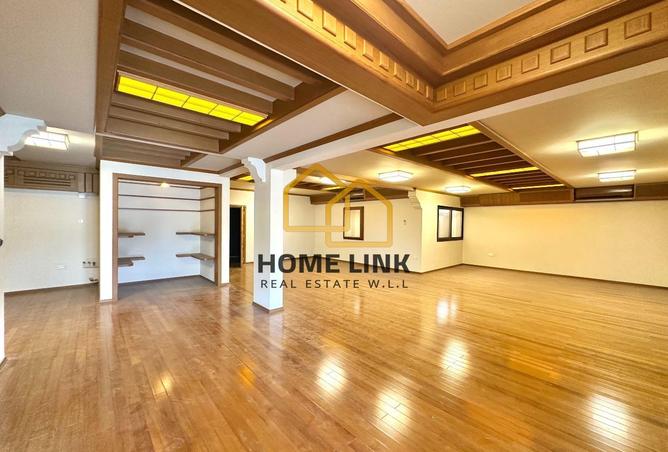 967233 - Property Image 2