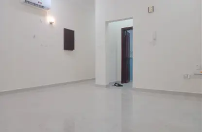 Apartment - 2 Bedrooms - 2 Bathrooms for rent in Al Mansoura - Al Mansoura - Doha