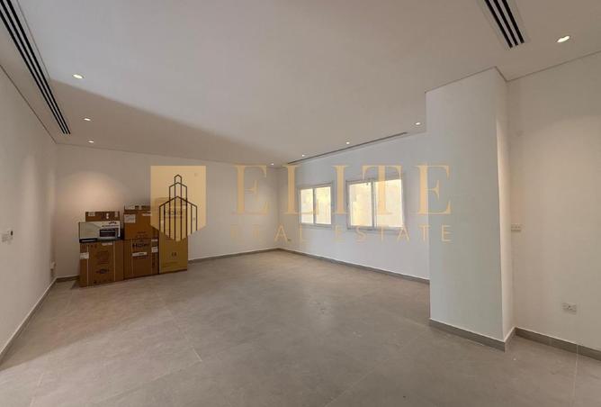 971060 - Property Image 2