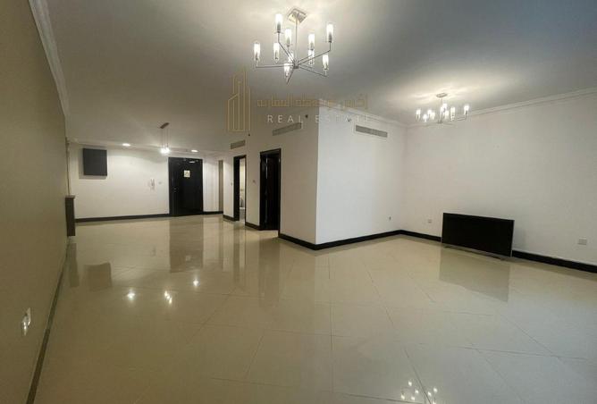 954461 - Property Image 2