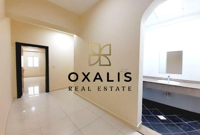 985693 - Property Image 2