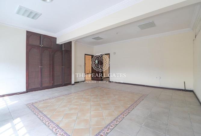 972473 - Property Image 2