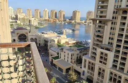 شقة - 2 غرف نوم - 3 حمامات للايجار في طريق بورتو الغربي - بورتو أرابيا - جزيرة اللؤلؤة - الدوحة