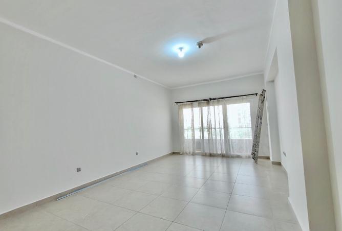 958227 - Property Image 2